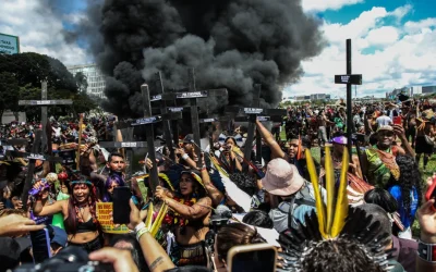 Indígenas marcham em Brasília e cobram de Lula avanço nas demarcações